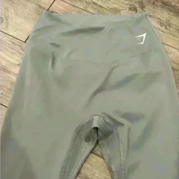 Gymshark light grey active leggings size medium - Picture 3 of 7